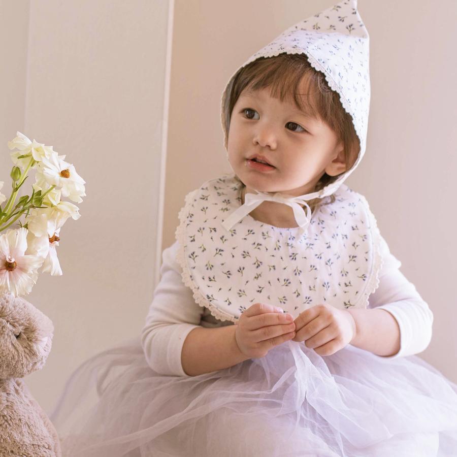 Bib & Bonnet: Baby Blooming