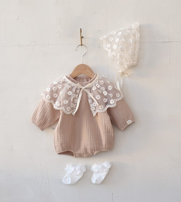 Daisy Lace Capron & Bonnet