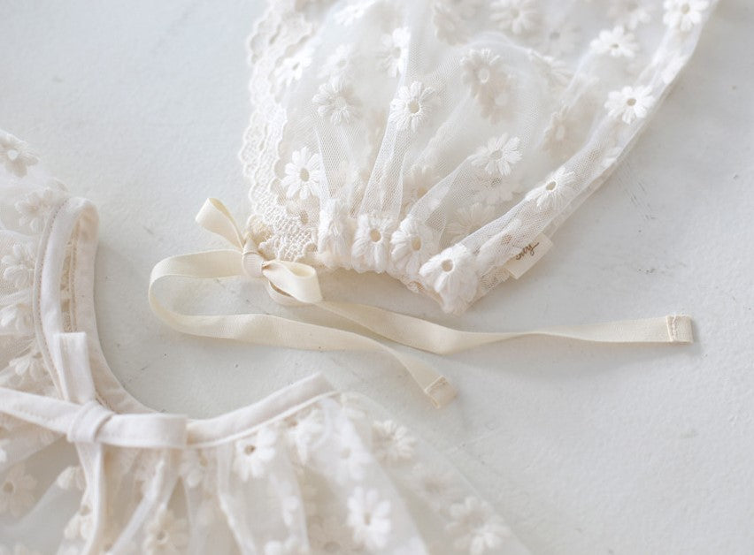 Daisy Lace Capron & Bonnet