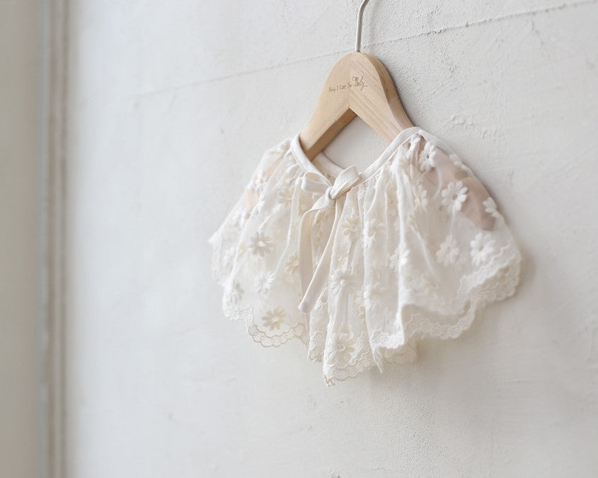 Daisy Lace Capron & Bonnet