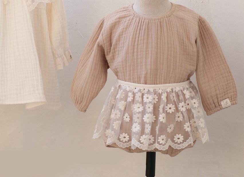 Daisy Lace Capron & Bonnet