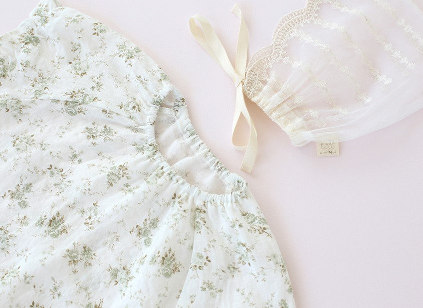 Rainy Lace Capron & Bonnet
