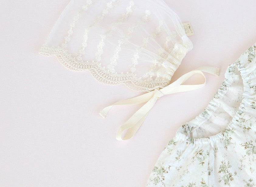 Rainy Lace Capron & Bonnet