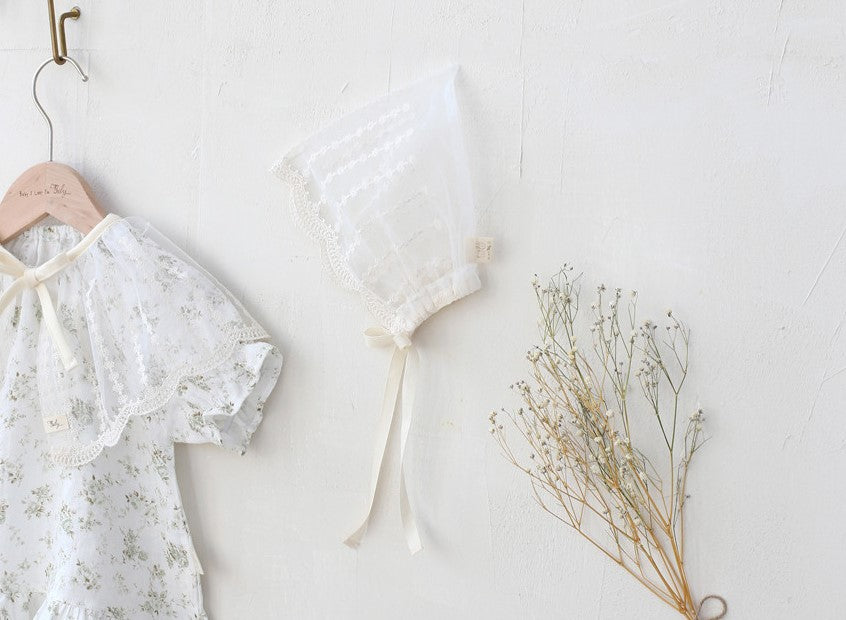 Rainy Lace Capron & Bonnet