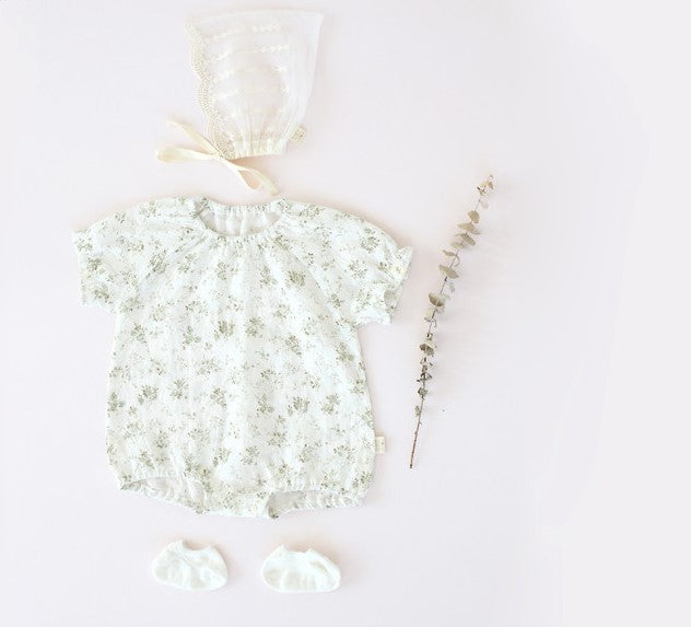 Rainy Lace Capron & Bonnet