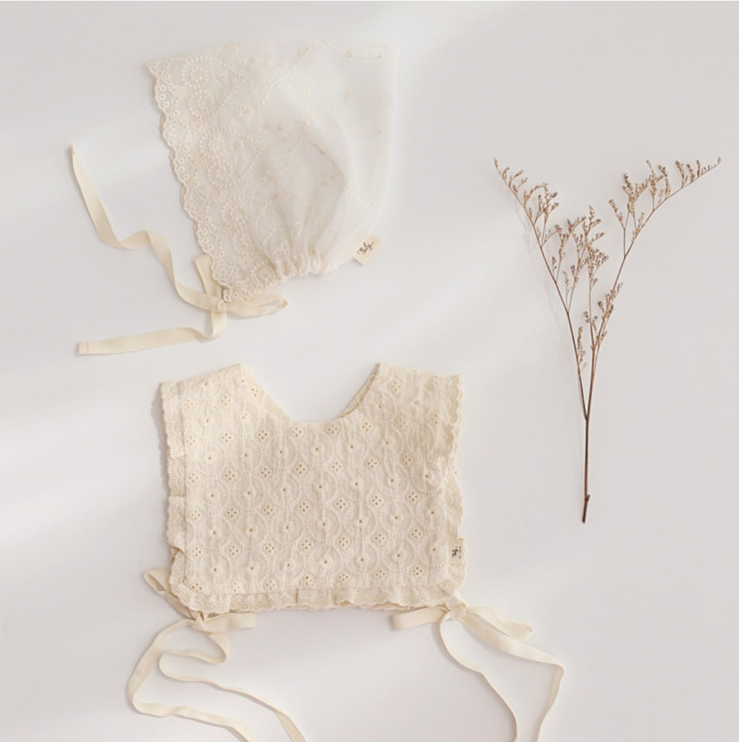 Petit frill bib