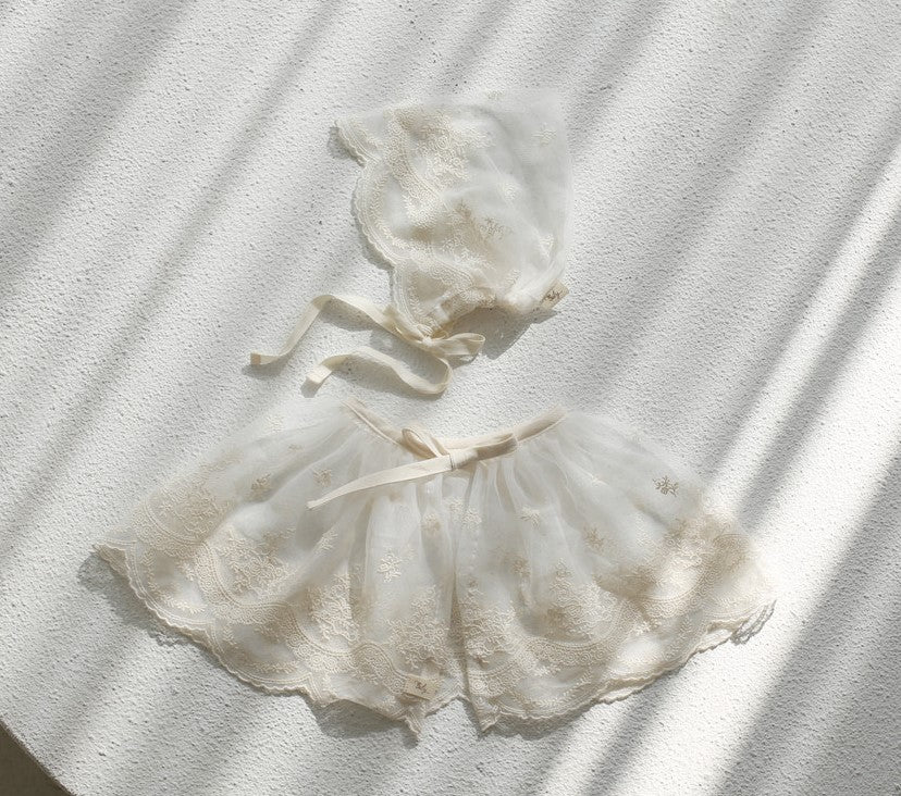 Secret Garden Lace Capron & Bonnet