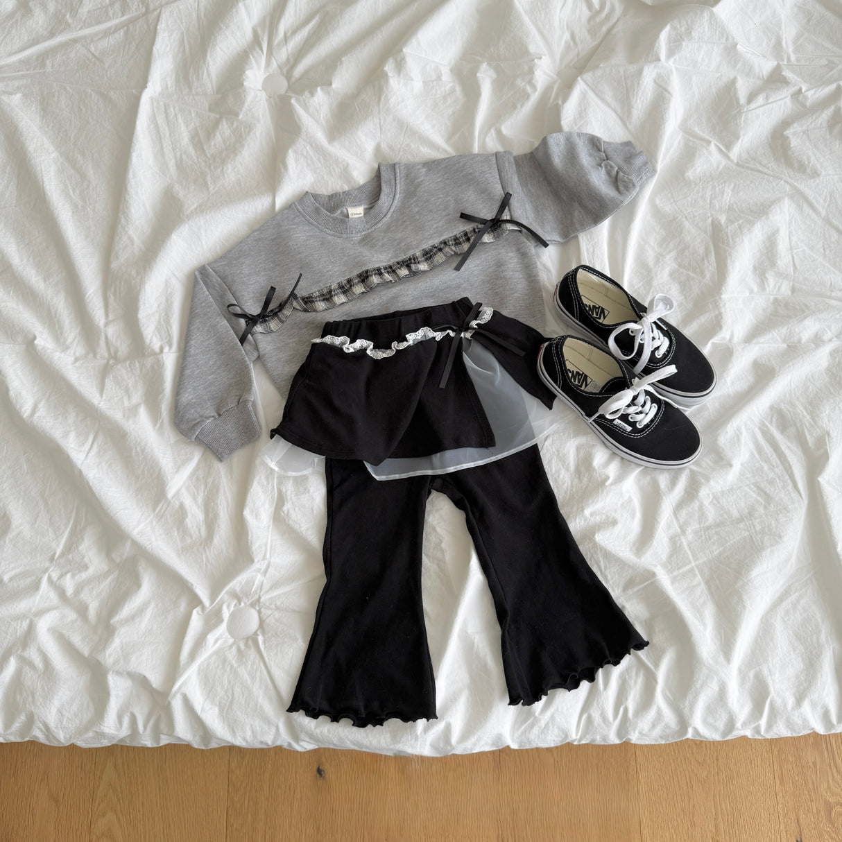 [PRE-ORDER] Frill Ribbon Sweatshirt