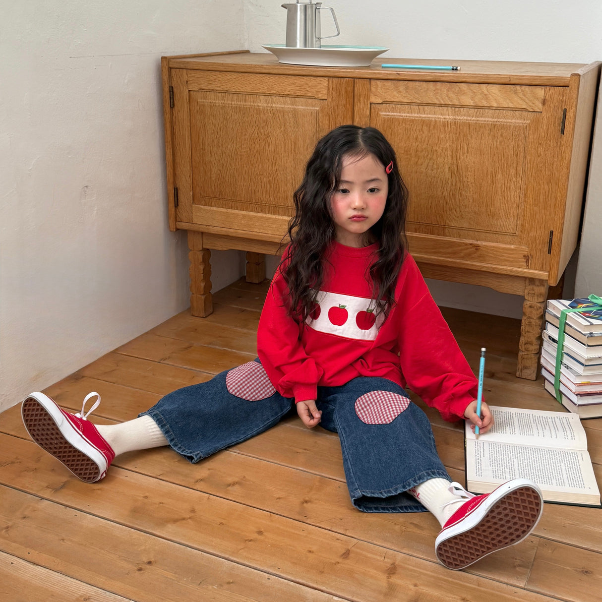 [PRE-ORDER] Apple Patch Sweatshirt
