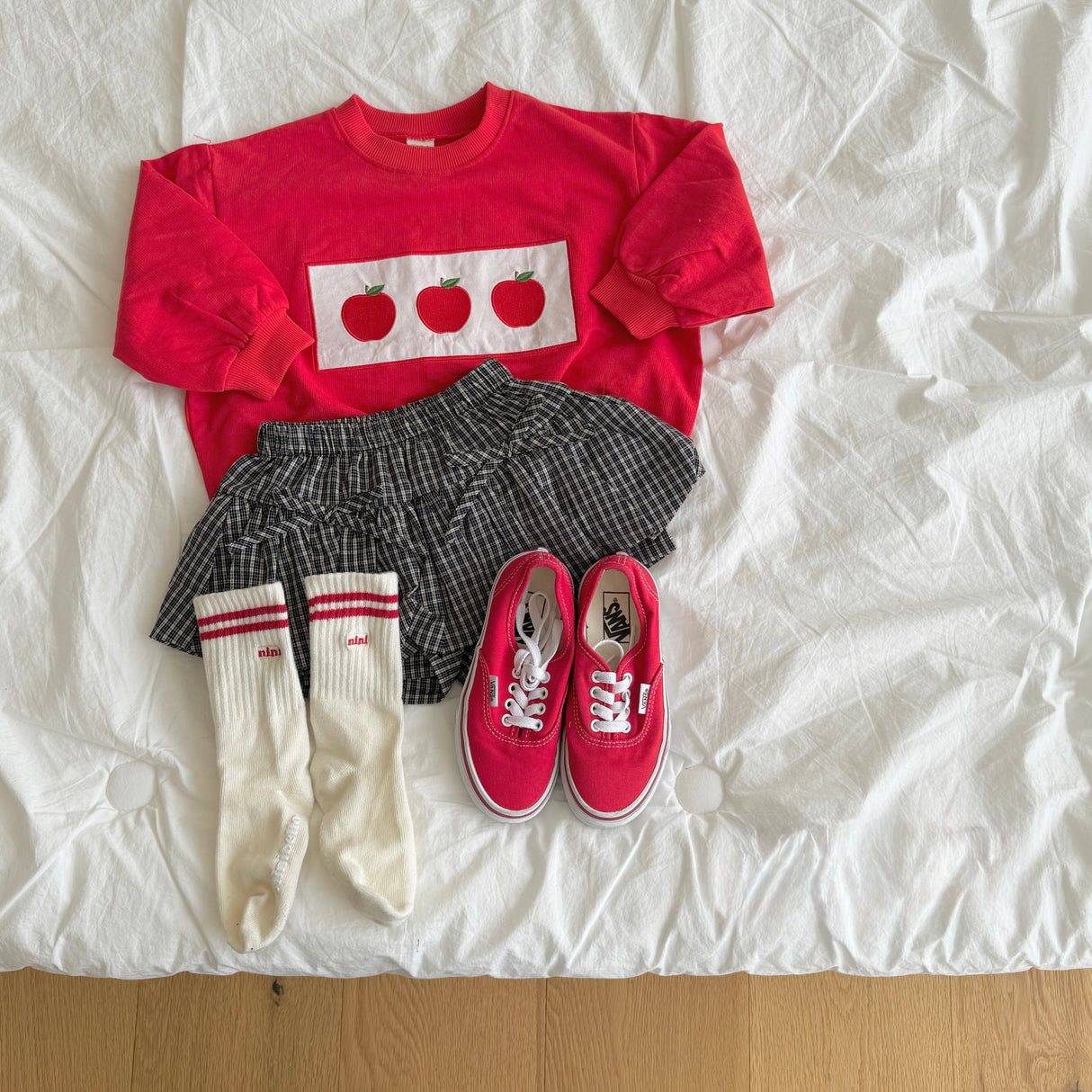 [PRE-ORDER] Apple Patch Sweatshirt
