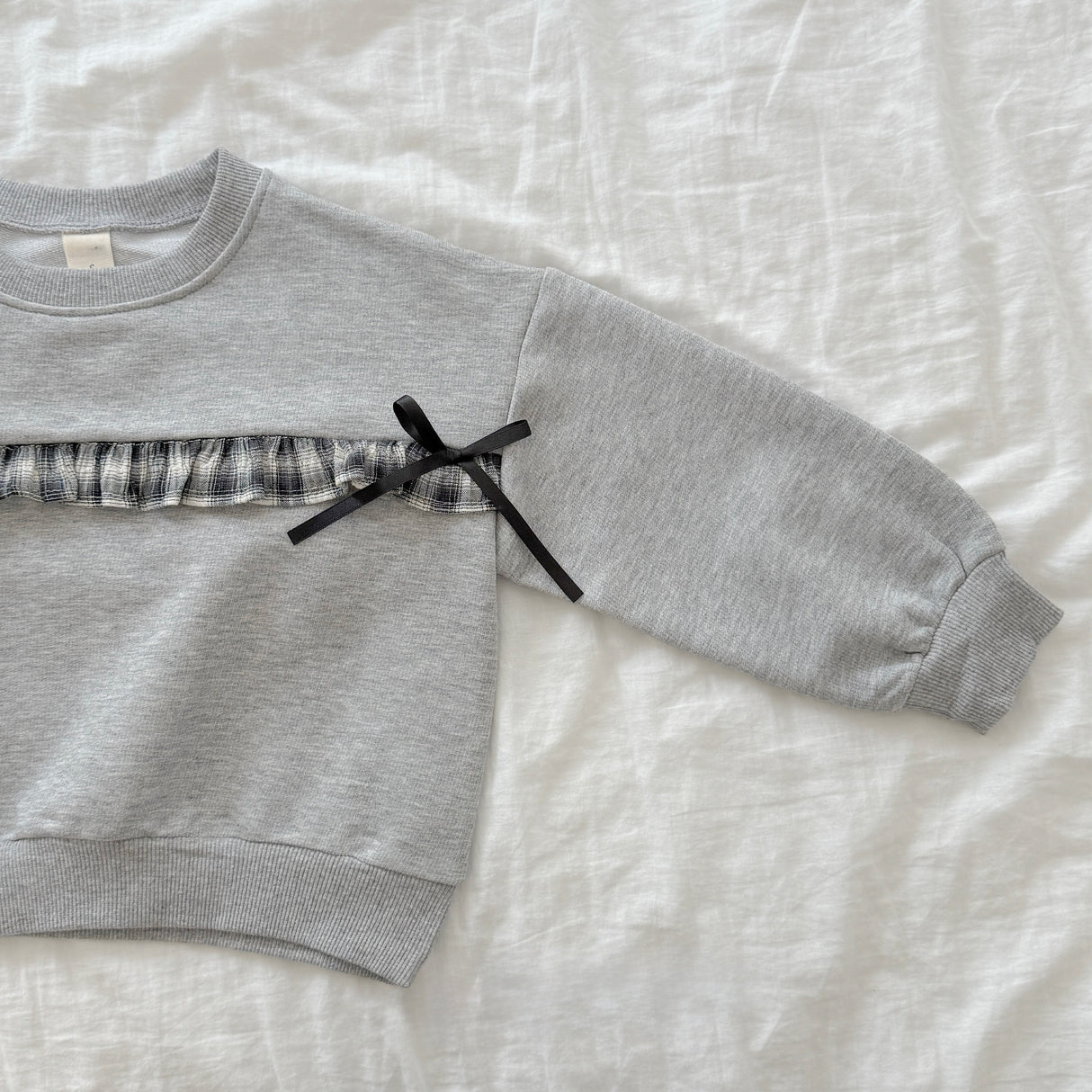 [PRE-ORDER] Frill Ribbon Sweatshirt