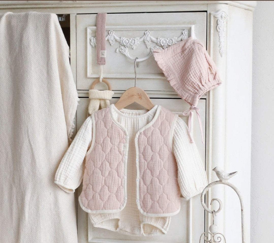 Organic Cotton Cream ruffled bonnet