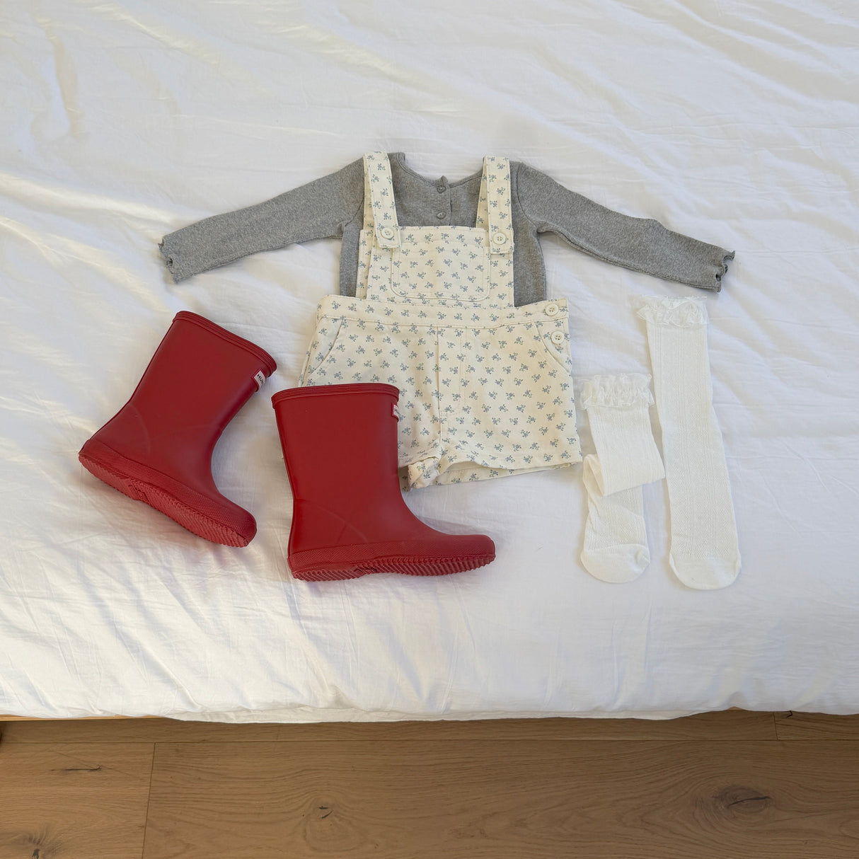 [PRE-ORDER] Heart Button X Tee