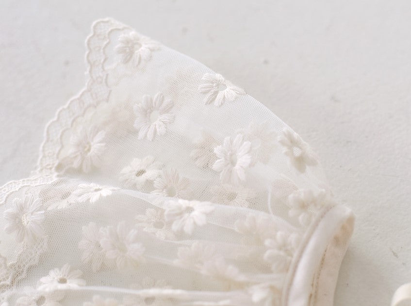 Daisy Lace Capron & Bonnet