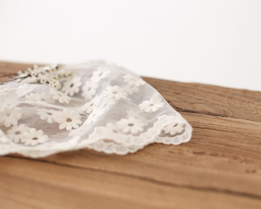 Daisy Lace Capron & Bonnet