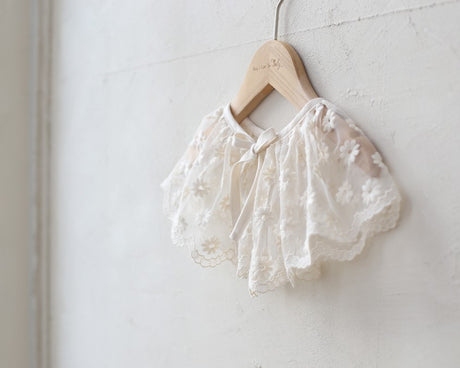 Daisy Lace Capron & Bonnet
