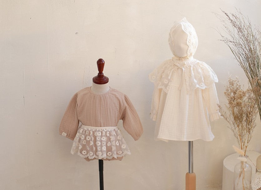 Daisy Lace Capron & Bonnet