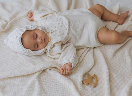 Organic Cotton Mascarpone Bonnet & Bib