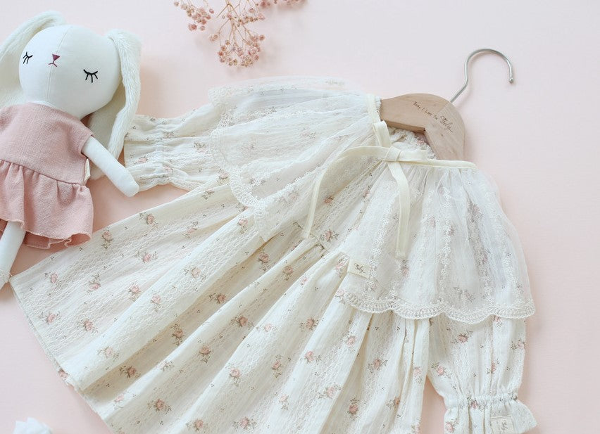 Rainy Lace Capron & Bonnet