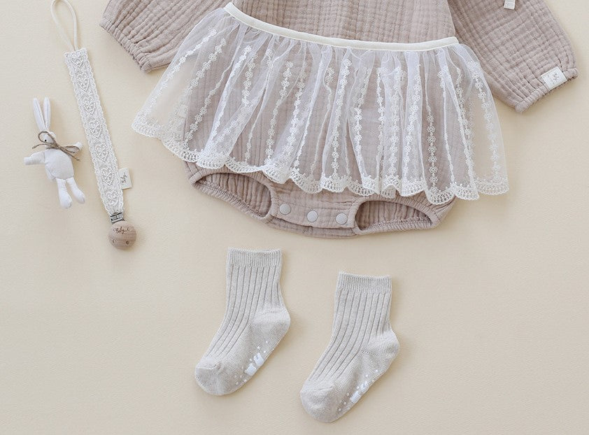 Rainy Lace Capron & Bonnet