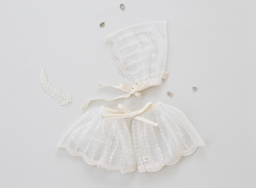 Rainy Lace Capron & Bonnet