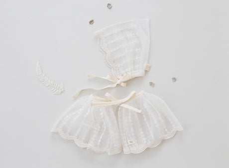 Rainy Lace Capron & Bonnet