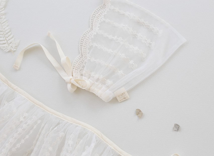 Rainy Lace Capron & Bonnet