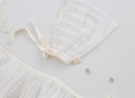 Rainy Lace Capron & Bonnet