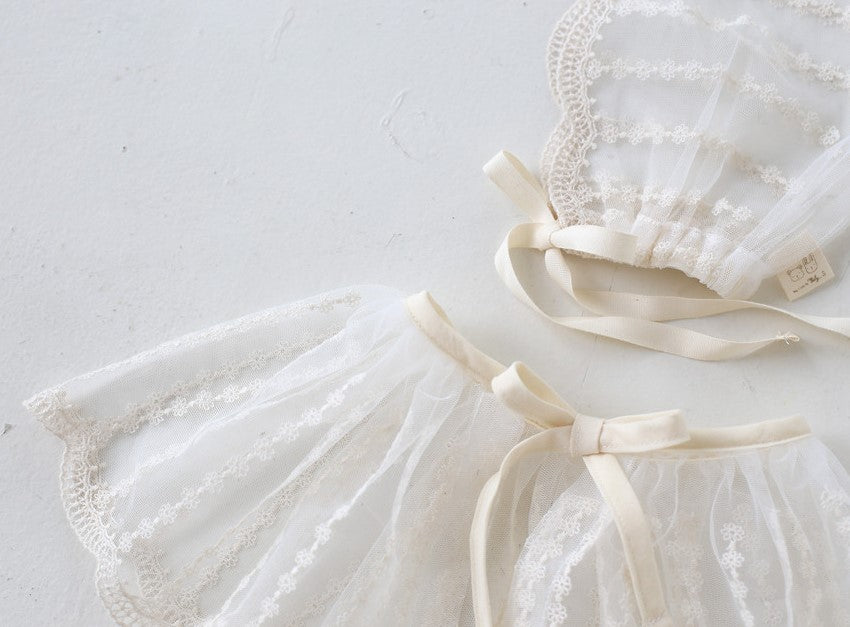 Rainy Lace Capron & Bonnet