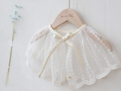 Rainy Lace Capron & Bonnet